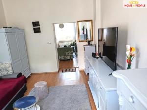 Prodej bytu 3+1, Karlovy Vary - Dvory, Chebská, 69 m2