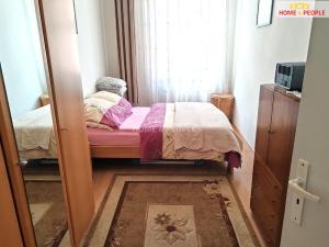 Prodej bytu 3+1, Karlovy Vary - Dvory, Chebská, 69 m2