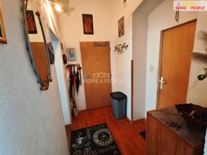 Prodej bytu 3+1, Karlovy Vary - Dvory, Chebská, 69 m2