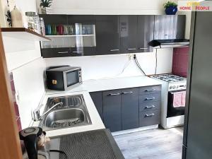 Prodej bytu 3+1, Karlovy Vary, Chebská, 69 m2