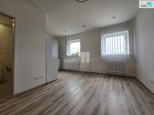 Pronájem bytu 1+kk, Praha - Bubeneč, Korunovační, 23 m2