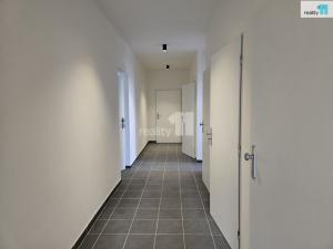 Pronájem bytu 1+kk, Praha - Bubeneč, Korunovační, 23 m2
