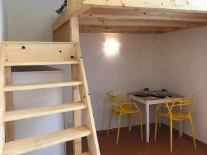 Pronájem bytu 1+kk, Praha - Smíchov, Nádražní, 24 m2