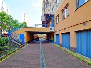 Pronájem garáže, Praha - Troja, Hnězdenská, 15 m2