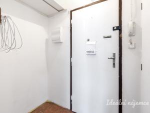 Pronájem bytu 2+kk, Praha - Břevnov, Nad Kajetánkou, 46 m2