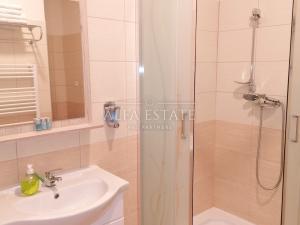 Pronájem bytu 2+kk, Karlovy Vary, Sokolovská, 48 m2