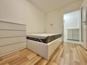 Pronájem bytu 2+kk, Praha - Michle, Ohradní, 50 m2