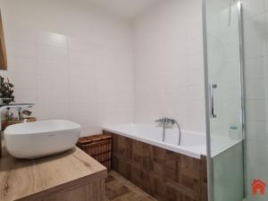 Pronájem rodinného domu, Buštěhrad, U Kapličky, 102 m2