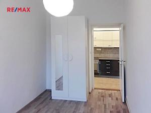 Pronájem bytu 2+kk, Praha - Nusle, Na Pankráci, 43 m2