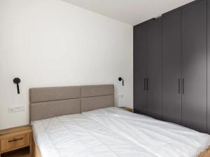 Pronájem bytu 2+kk, Praha - Bubeneč, Vítězné náměstí, 47 m2