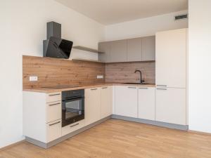 Pronájem bytu 2+kk, Praha - Modřany, Mezi vodami, 57 m2
