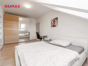 Pronájem bytu 2+kk, Praha - Dejvice, Velvarská, 53 m2