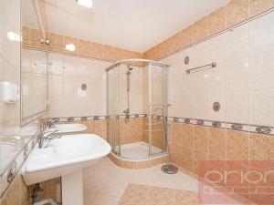 Pronájem rodinného domu, Praha - Nebušice, Ke strži, 400 m2