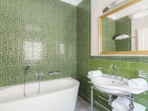 Prodej bytu 2+kk, Karlovy Vary, Vřídelní, 63 m2