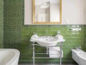 Prodej bytu 2+kk, Karlovy Vary, Vřídelní, 63 m2