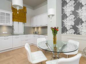 Prodej bytu 2+kk, Karlovy Vary, Vřídelní, 63 m2