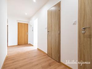 Pronájem bytu 3+1, Praha, Hrusická, 71 m2