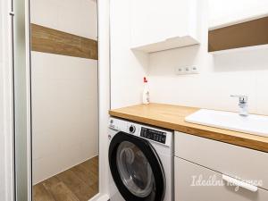 Pronájem bytu 2+kk, Praha, Komunardů, 50 m2