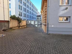Pronájem garážového stání, Brno, Cejl, 15 m2