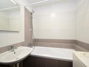 Prodej bytu 3+1, Praha - Chodov, Malenická, 71 m2