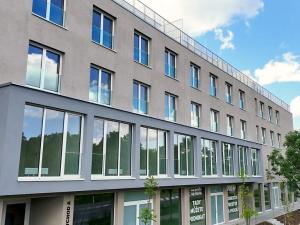 Prodej obchodního prostoru, Praha - Hostavice, Českobrodská, 100 m2