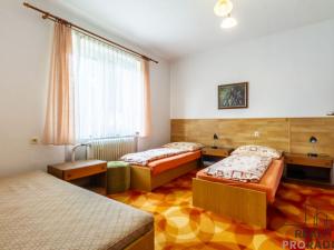 Pronájem ubytování, Praha - Dolní Chabry, 305 m2