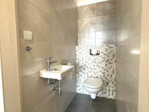 Pronájem bytu 2+kk, Plzeň - Doubravka, Na Kovárně, 55 m2
