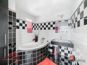 Prodej rodinného domu, Dolany, 198 m2