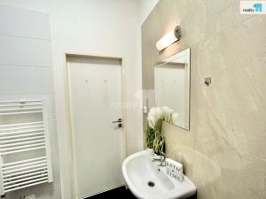 Pronájem bytu 1+kk, Praha - Ruzyně, Drnovská, 26 m2