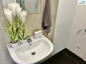 Pronájem bytu 1+kk, Praha - Ruzyně, Drnovská, 26 m2