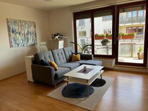 Prodej bytu 2+kk, Praha - Vysočany, Jana Přibíka, 58 m2
