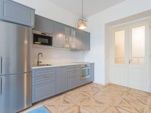 Pronájem bytu 2+kk, Praha - Nusle, náměstí Generála Kutlvašra, 58 m2