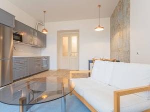 Pronájem bytu 2+kk, Praha - Nusle, náměstí Generála Kutlvašra, 58 m2