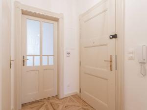 Pronájem bytu 2+kk, Praha - Nusle, náměstí Generála Kutlvašra, 58 m2