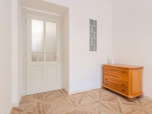 Pronájem bytu 2+kk, Praha - Nusle, náměstí Generála Kutlvašra, 58 m2