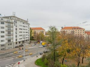 Pronájem bytu 2+kk, Praha - Nusle, náměstí Generála Kutlvašra, 58 m2