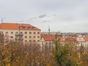Pronájem bytu 2+kk, Praha - Nusle, náměstí Generála Kutlvašra, 58 m2