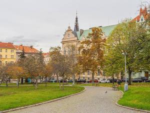Pronájem bytu 2+kk, Praha - Nusle, náměstí Generála Kutlvašra, 58 m2