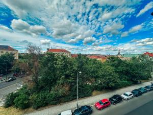 Pronájem bytu 2+kk, Praha - Nusle, náměstí Generála Kutlvašra, 58 m2