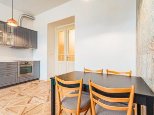 Pronájem bytu 2+kk, Praha - Nusle, náměstí Generála Kutlvašra, 58 m2