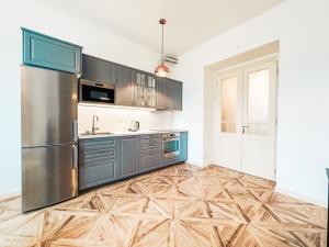 Pronájem bytu 2+kk, Praha - Nusle, náměstí Generála Kutlvašra, 58 m2