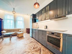 Pronájem bytu 2+kk, Praha - Nusle, náměstí Generála Kutlvašra, 58 m2