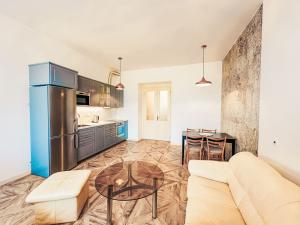 Pronájem bytu 2+kk, Praha - Nusle, náměstí Generála Kutlvašra, 58 m2