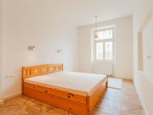 Pronájem bytu 2+kk, Praha - Nusle, náměstí Generála Kutlvašra, 58 m2