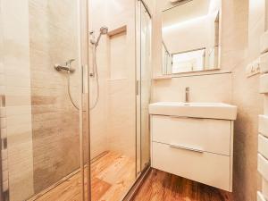 Pronájem bytu 2+kk, Praha - Nusle, náměstí Generála Kutlvašra, 58 m2