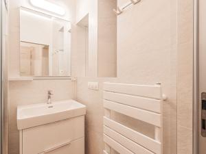 Pronájem bytu 2+kk, Praha - Nusle, náměstí Generála Kutlvašra, 58 m2