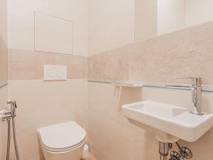 Pronájem bytu 2+kk, Praha - Nusle, náměstí Generála Kutlvašra, 58 m2