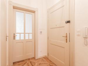 Pronájem bytu 2+kk, Praha - Nusle, náměstí Generála Kutlvašra, 58 m2
