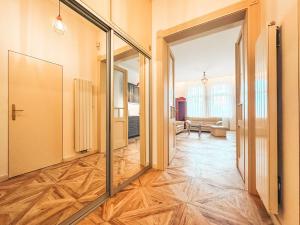 Pronájem bytu 2+kk, Praha - Nusle, náměstí Generála Kutlvašra, 58 m2