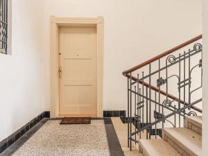 Pronájem bytu 2+kk, Praha - Nusle, náměstí Generála Kutlvašra, 58 m2